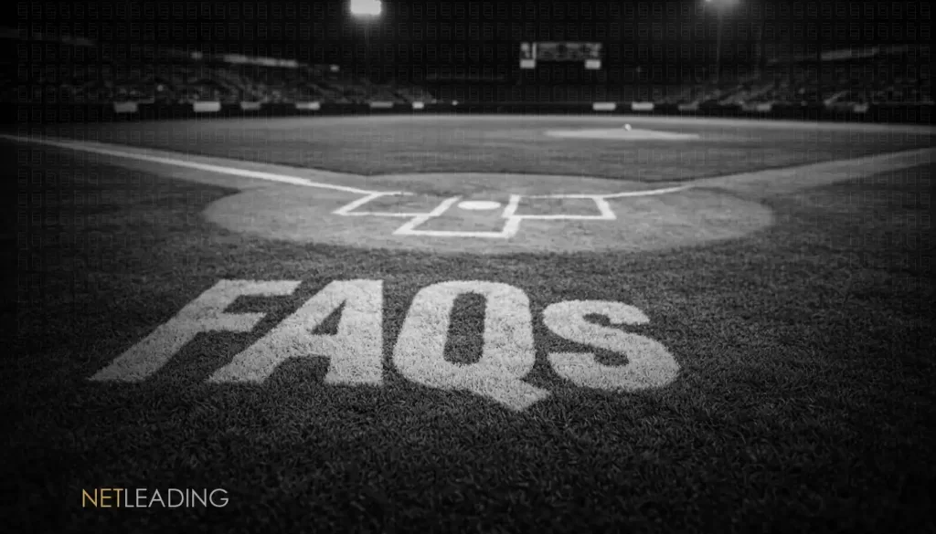 ¿Qué es Networking? Campo de Baseball con letras de FAQs pintadas.